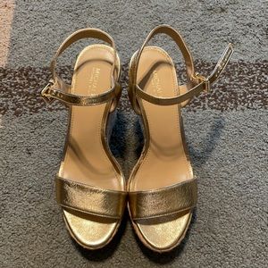 EUC Micheal Kors Jill wedge sandals